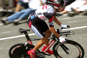 九游-女子蝶泳划频与呼吸节奏关系,蝶泳划水路线动态图