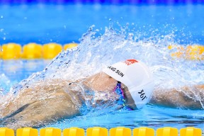 JiuyouAPP下载-美国队赛制分析:如何通过赛制安排优化球员体能分配,美国队要求重赛