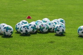 九游下载官网-国际足球明星在世界杯舞台上的精彩表现引发全球热议,世界足球明星介绍