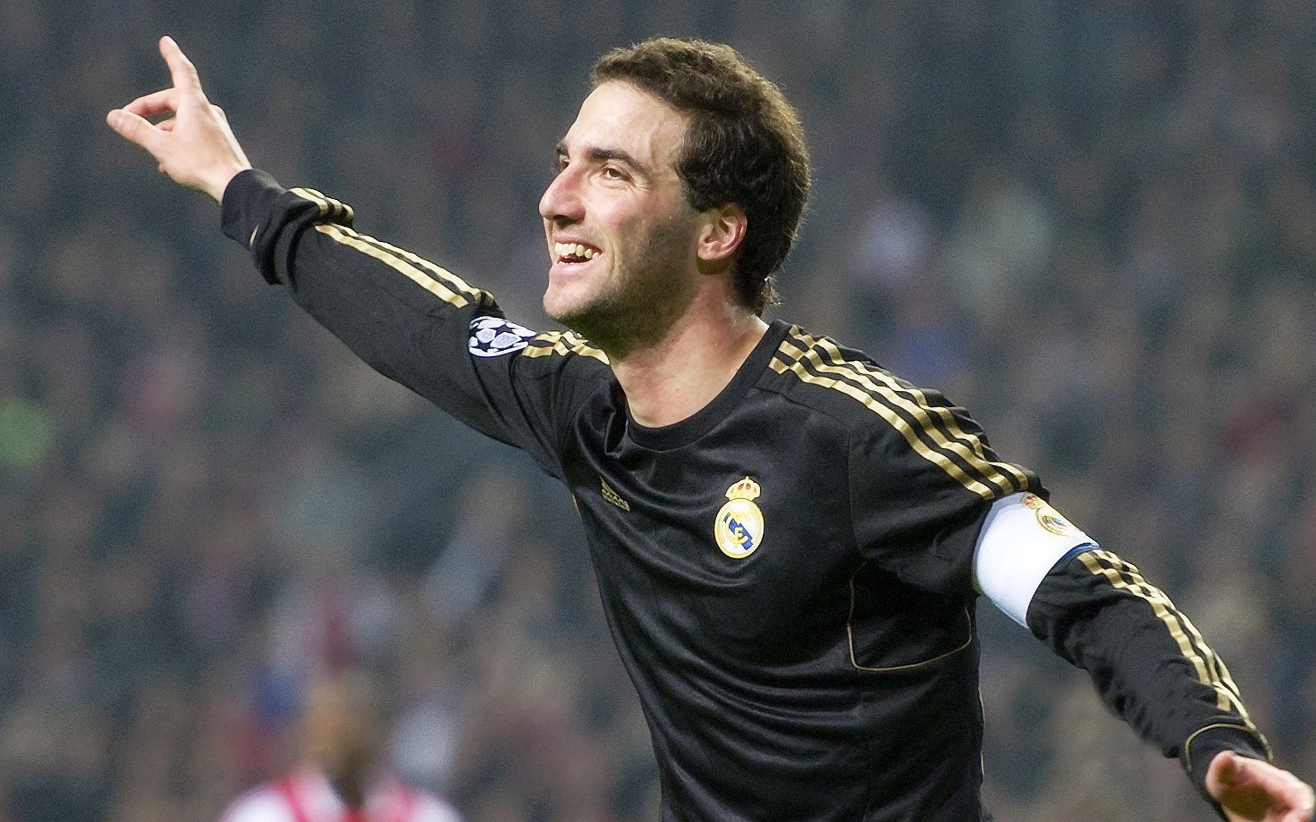 国家队技战术安排强调球员多位置适应能力提升整体灵活性,国家队的水平